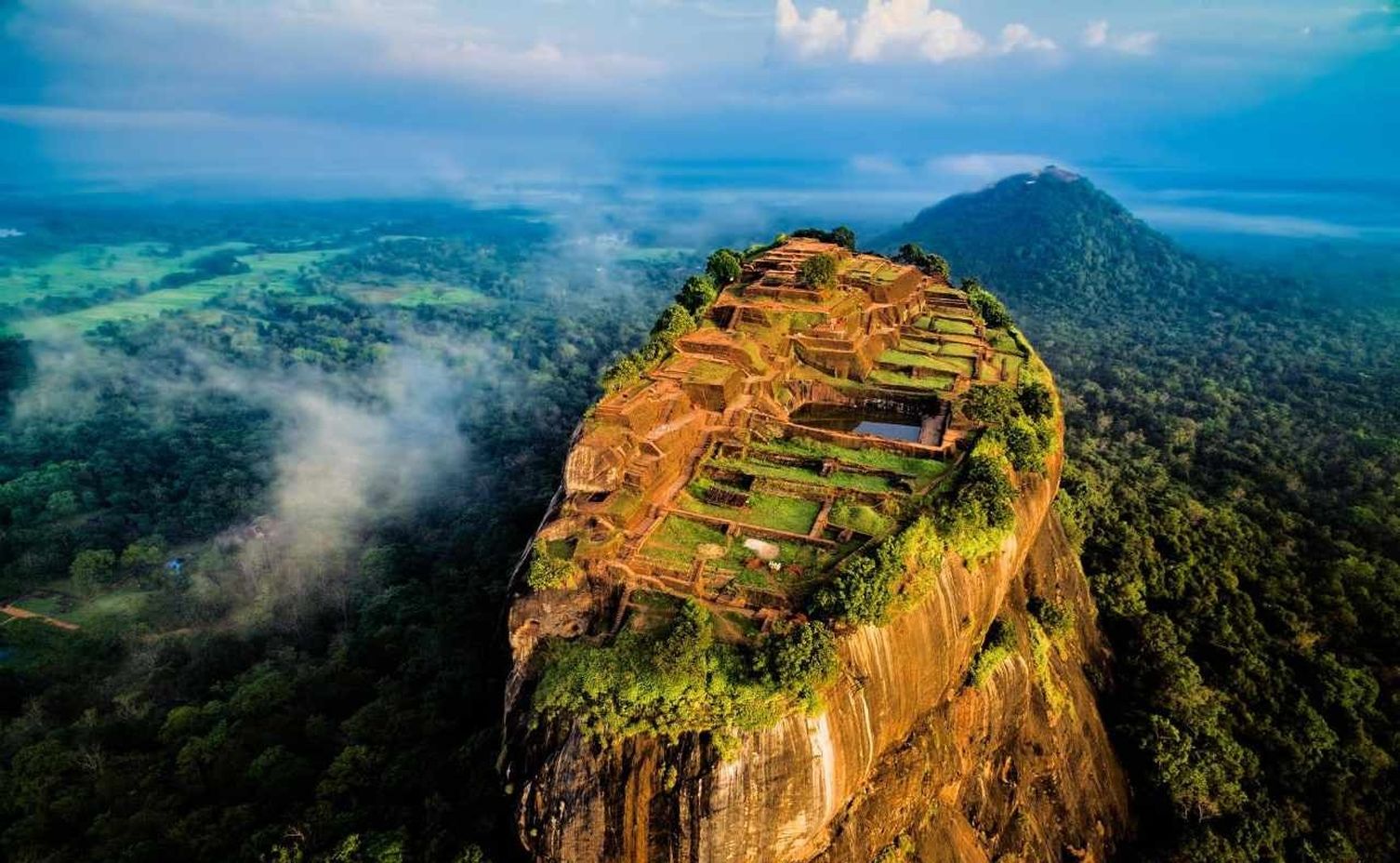 สิกิริยา พระราชวังลอยฟ้า