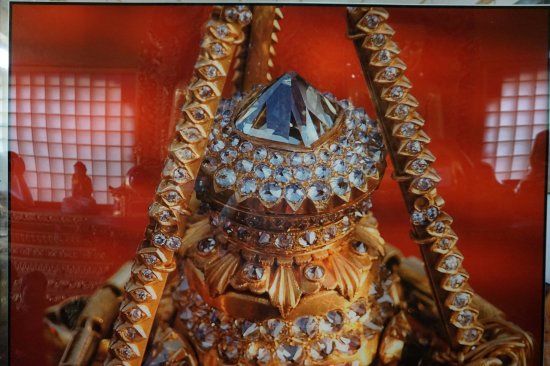 รัตนะบนยอดเจดีย์ชเวดากอง