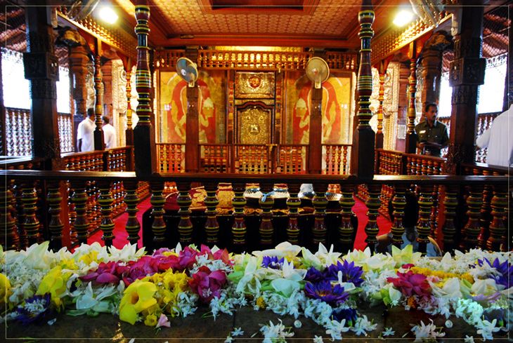 พระธาตุเขี้ยวแก้วอันศักดิ์สิทธิ์ แคนดี้ ศรีลังกา