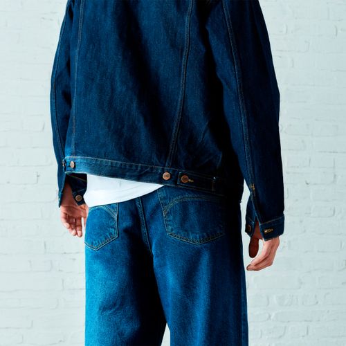 Zoom sur détails dos d’un jean homme - Atelier Tuffery