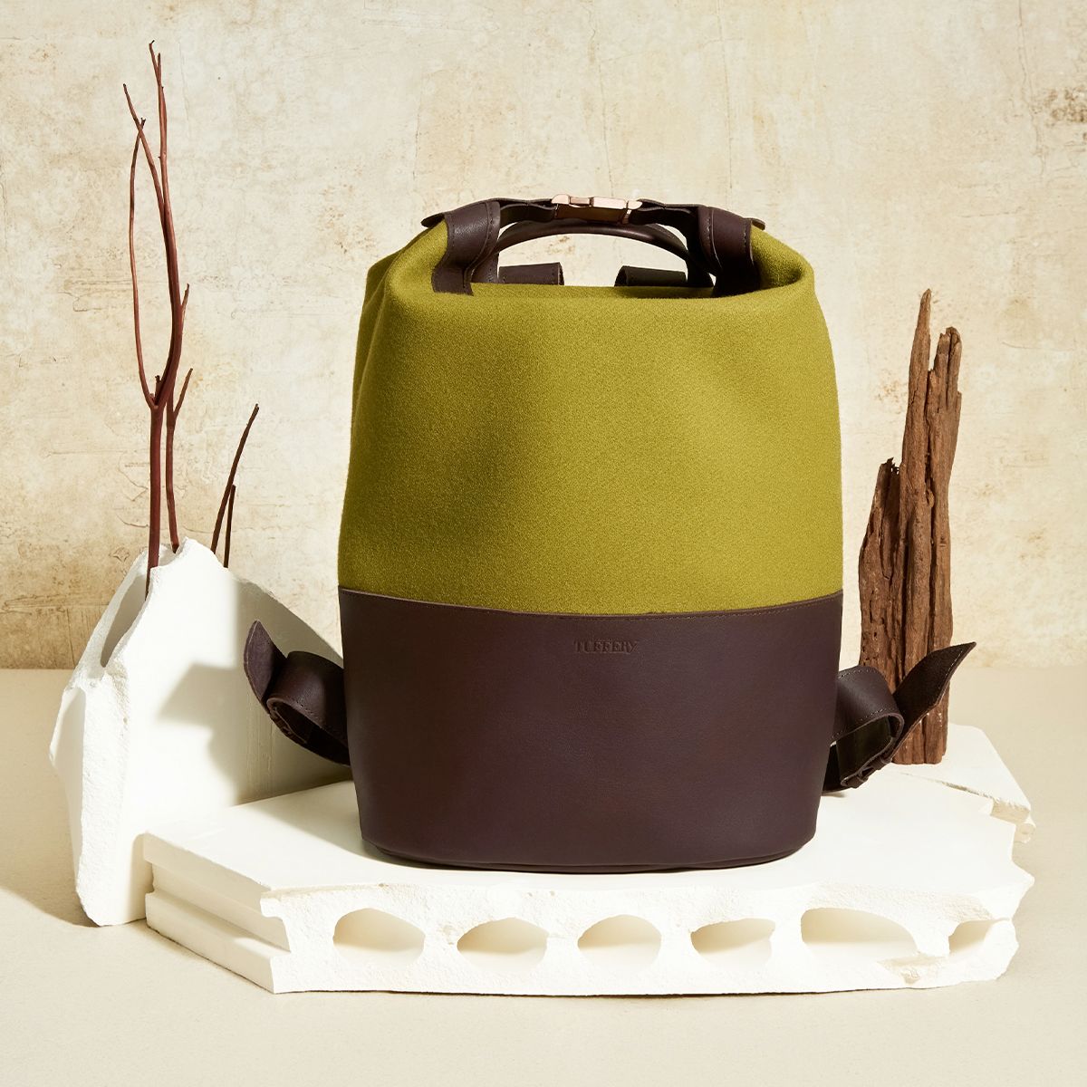 Sac à dos cuir et laine olive | Atelier Tuffery