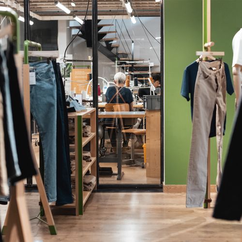 Vue intérieure de la boutique Atelier TUFFERY avec aperçu sur l’atelier - Atelier Tuffery