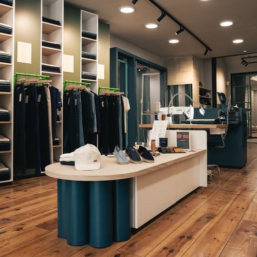 interieur.jpg	Intérieur chaleureux de la boutique Atelier Tuffery à Montpellier, avec sélection de jeans - Atelier Tuffery