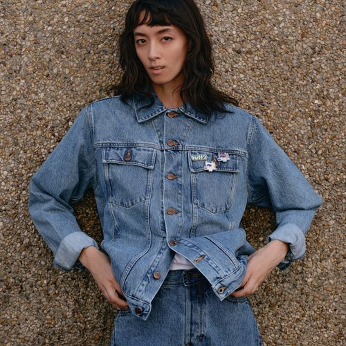 Look femme avec le blouson en jean Tuff's et les trois pins vintage - Atelier Tuffery