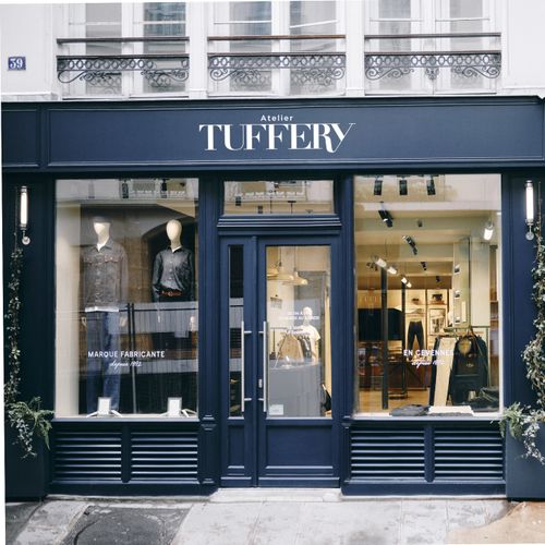 Vitrine Atelier Tuffery à Paris avec inscription en Cévennes depuis 1892 - Atelier Tuffery