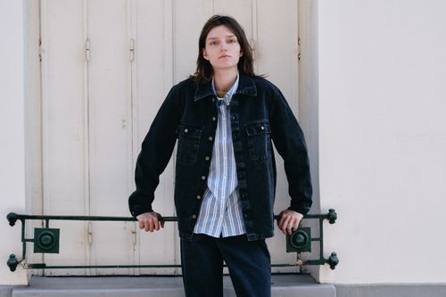 Look femme chemise rayée et veste noir délavé - Atelier Tuffery