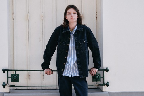 Look femme chemise rayée et veste noir délavé - Atelier Tuffery