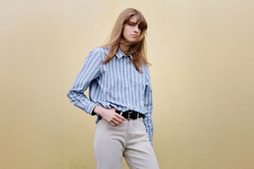 Chemise rayée bleue femme avec pantalon écru collection printemps été 2026 - Atelier Tuffery