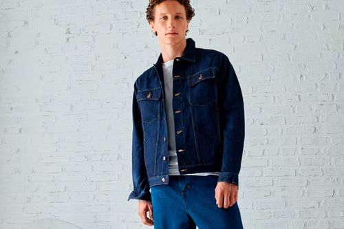 Homme en total look denim Atelier Tuffery, veste et jean brut automne-hiver 2025-2026 - Atelier Tuffery