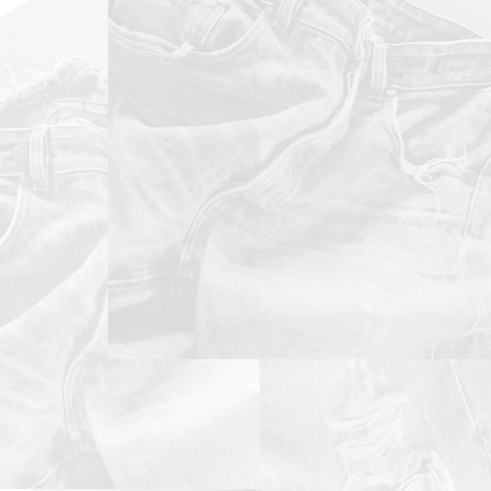 Fond visuel en denim délavé clair, texture jean en surimpression. | Atelier Tuffery