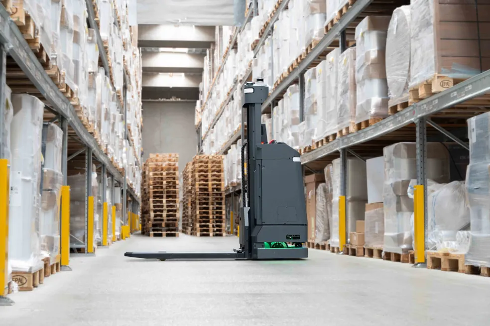 Pallet-Jack-in-Warehouse