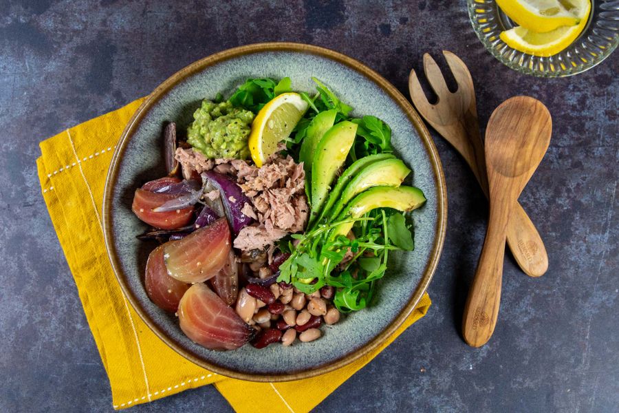Warme-bowl-met-tonijn-en-avocado-dressing