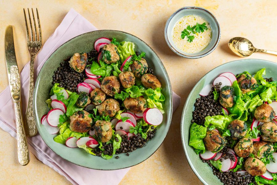 Ekomenu Salade-met-gebakken-tonijnballetjes-en-beluga-linzen