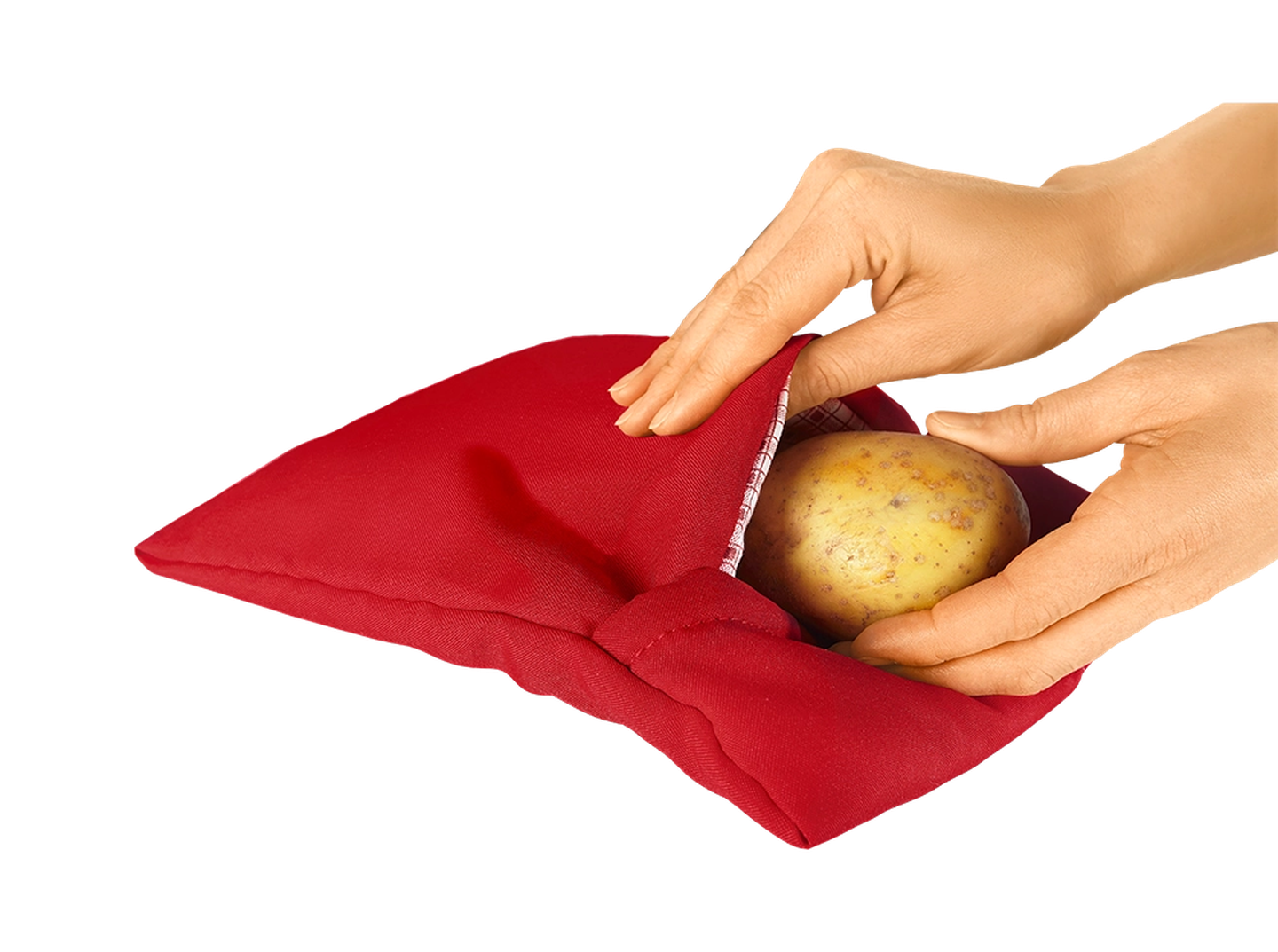 Hände, die eine Kartoffel in einen roten Stoffbeutel legen, der für die Zubereitung in der Mikrowelle vorgesehen ist.