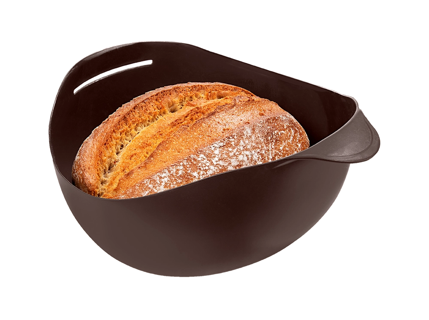 Rundes Brot mit knuspriger Kruste in einer braunen Rührschüssel mit Henkel, mit einer goldenen, mit Mehl bestäubten Kruste.