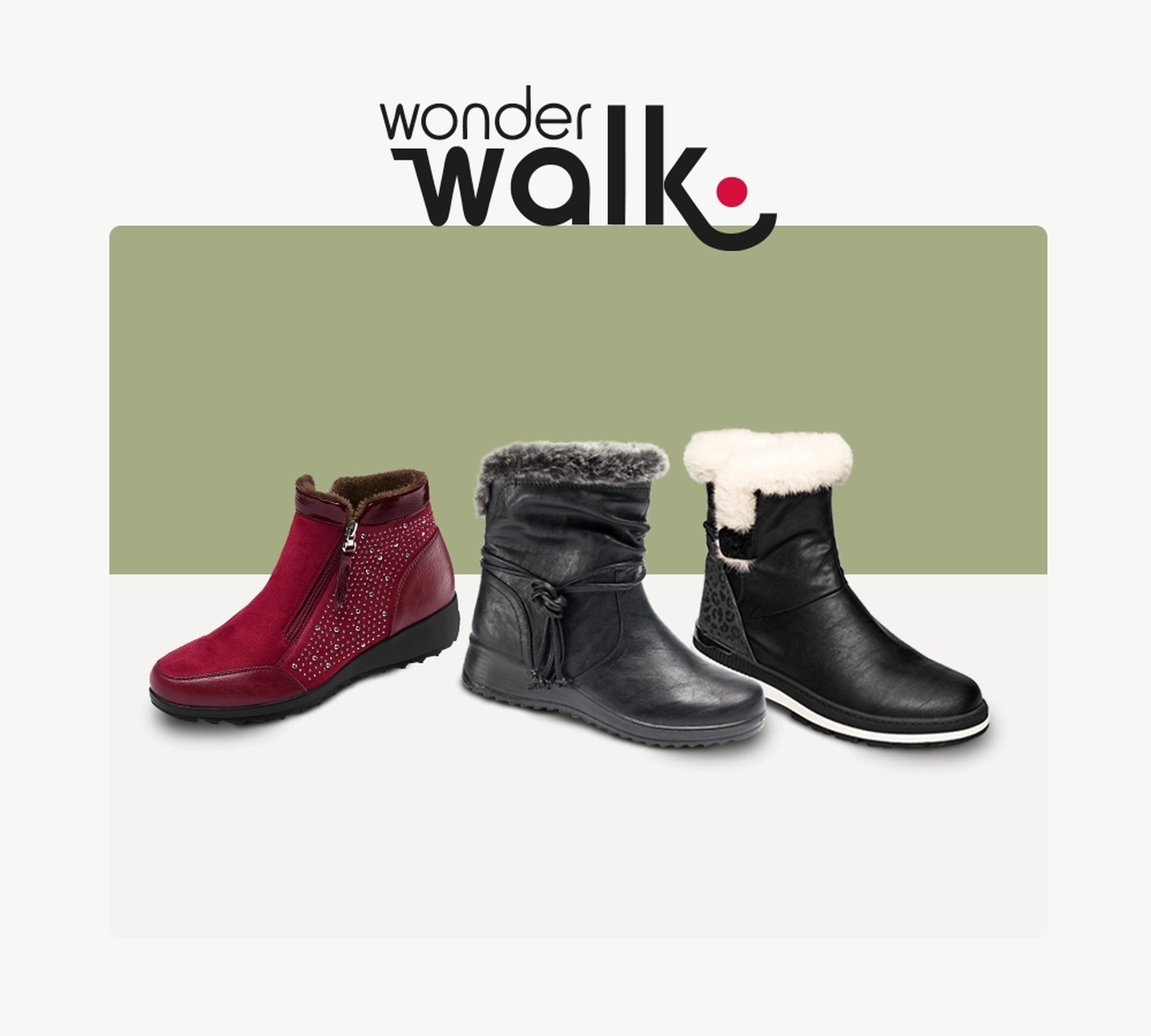 Drei Paar Winterstiefel: rot mit Nieten, schwarz mit Fell und Quasten und schwarz mit weißem Fellbesatz, unter dem Schriftzug „Wonder Walk“.