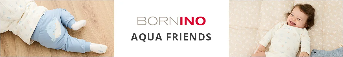 Ein Baby in heller Kleidung liegt lächelnd auf einer gemusterten Decke. Der Text lautet: „BORNINO AQUA FRIENDS“. Werbung für Babykleidung.
