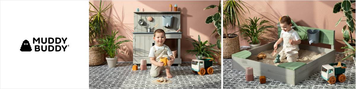 Ein Kind spielt in einem Sandkasten. Links ist das Muddy Buddy Logo