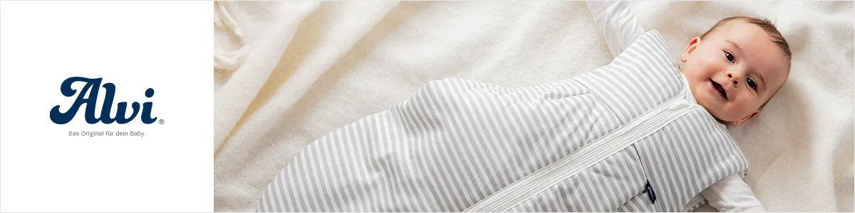 Links das „Alvi“-Logo; rechts ein lächelndes Baby in einem gestreiften Schlafsack.