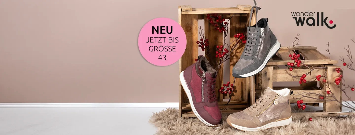 Drei knöchelhohe Sneaker in Bordeaux, Grau und Beige vor Holzsteigen mit roten Beerenzweigen; zusätzlich sind Logo und Hinweis auf Größen bis 43 dargestellt.