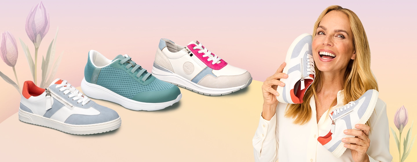 Frau lächelt und hält einen Sneaker an ihr Gesicht, drei weitere bunte Sneaker sind auf einem pastellfarbenen Blumenhintergrund zu sehen.