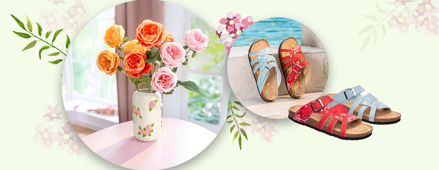 Eine Vase mit leuchtend roten Rosen auf einem Tisch am Fenster neben roten und blauen Riemchensandalen am Pool, vor einem blumigen Hintergrund.