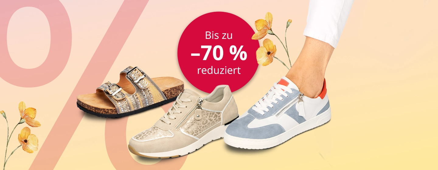 Modische Schuhe im Angebot: glitzernde Sandalen, beigefarbene Sneaker und blau-weiße Sneaker. Roter Kreis mit der Aufschrift: „Bis zu 70 % reduziert.“ Gelbe Blumen.