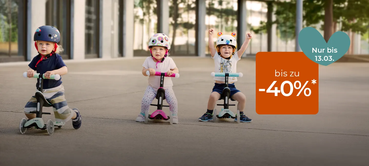 Frau in weißem Kleid schiebt ein Kind auf einem Roller. Im Vordergrund ein Rabattangebot mit dem Text „bis zu -40%“ und dem Datum „Nur bis 13.03.“.