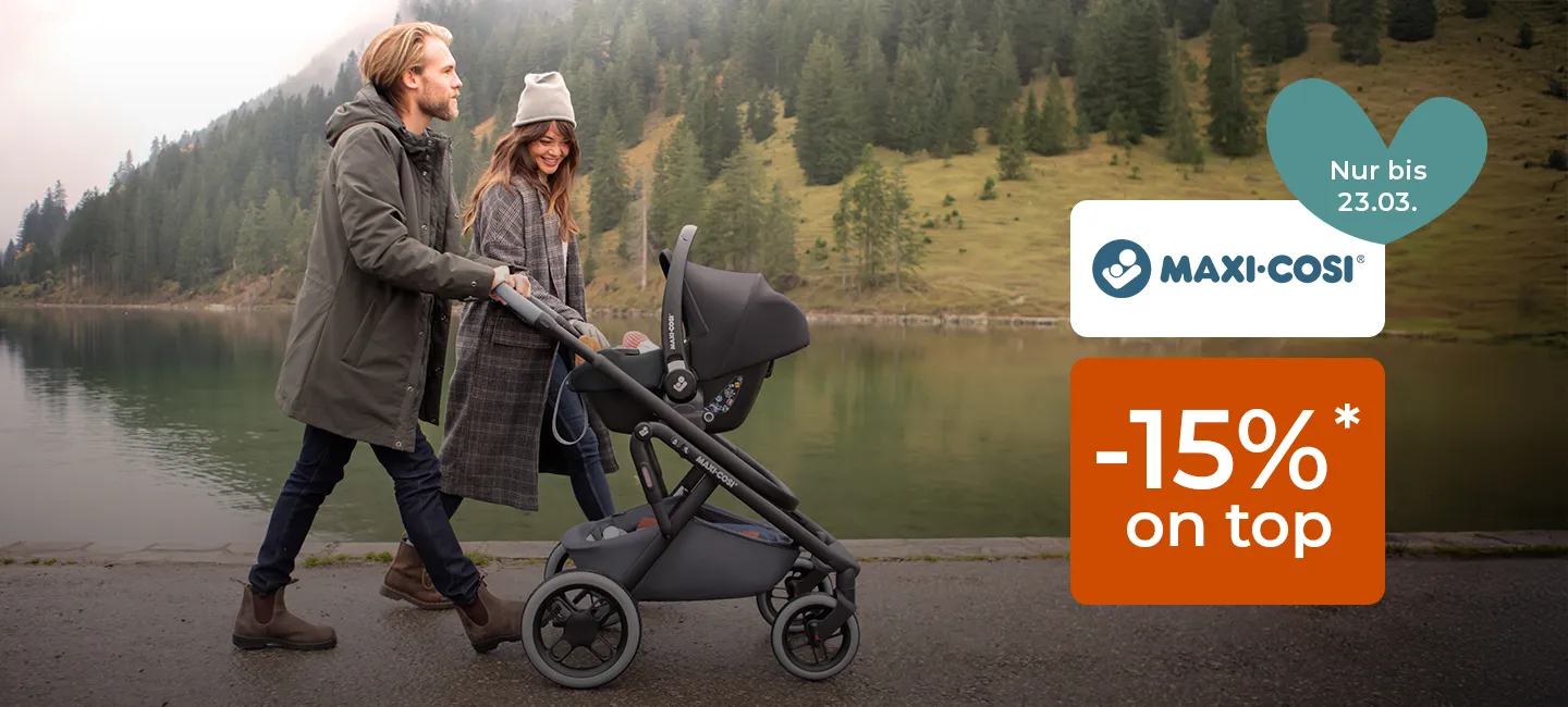 Ein Paar spaziert mit einem Kinderwagen an einem Seeufer entlang. Der Text auf dem Bild wirbt für 15 % Rabatt auf Maxi-Cosi-Produkte bis zum 23. März.