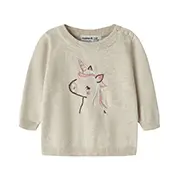 Beigefarbener Kleinkindpullover mit einem aufgestickten rosa Einhorn auf der Vorderseite.