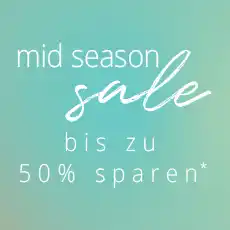 Auf türkisfarbenem Hintergrund steht: „Mid season sale, bis zu 50% sparen*“, was auf ein Rabattangebot hinweist.
