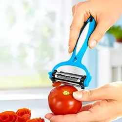 Praktischer Küchenhelfer zum Schälen von Tomaten und Gemüse in moderner Küche