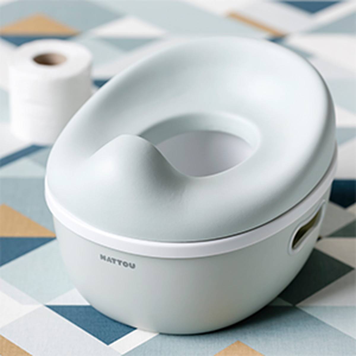 Töpfchen in weißem Design mit ergonomisch geformter Sitzfläche für Kleinkinder. Die kompakte Form unterstützt den Übergang zum selbstständigen Toilettengang im Alltag.