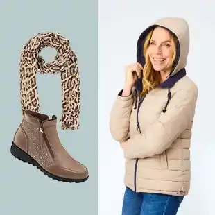 Eine Frau in einer beigen Kapuzenjacke lächelt; neben ihr liegen ein Schal mit Leopardenmuster und taupefarbene Stiefeletten mit Reißverschluss.