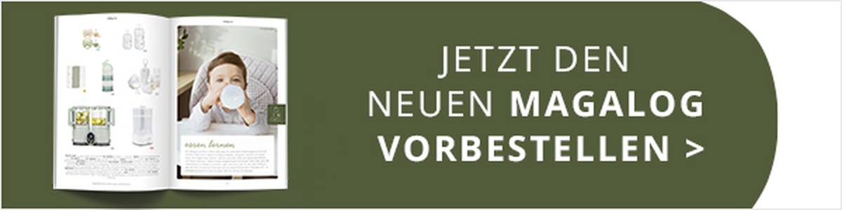 Aufgeschlagenes Magazin auf grünem Hintergrund mit Text: „JETZT DEN NEUEN MAGALOG VORBESTELLEN >“.