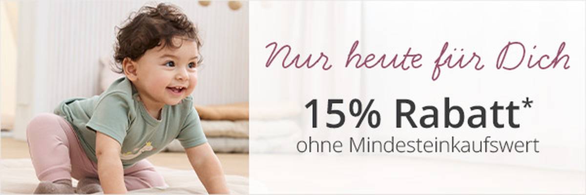 Ein Baby krabbelt im Haus auf einer weichen Matte. Der deutsche Text bietet 15 % Rabatt ohne Mindestbestellwert.