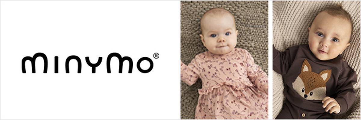 Das Bild zeigt das Minymo-Logo und zwei Babys. Eines trägt ein rosa Blumenkleid und das andere ein braunes Outfit mit Fuchsmotiv.