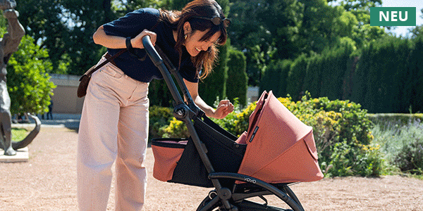 Eine Frau mit einem Stokke® YOYO5 Buggy