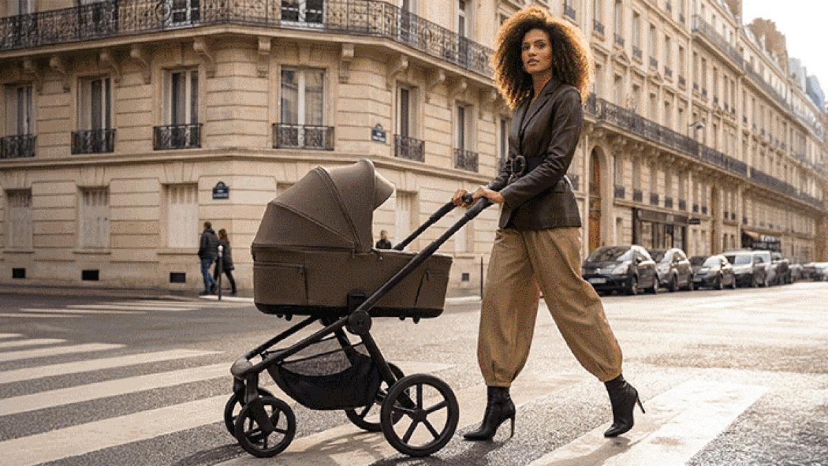 Animierte Bildabfolge: Kinderwagen von Moon