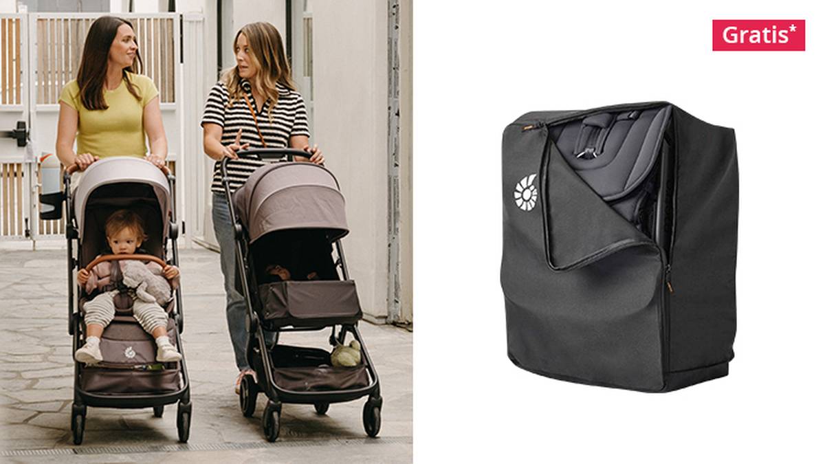 Zwei Frauen schieben Kinderwagen mit Kindern in einem Innenhof; rechts ist eine Kinderwagentasche zu sehen.