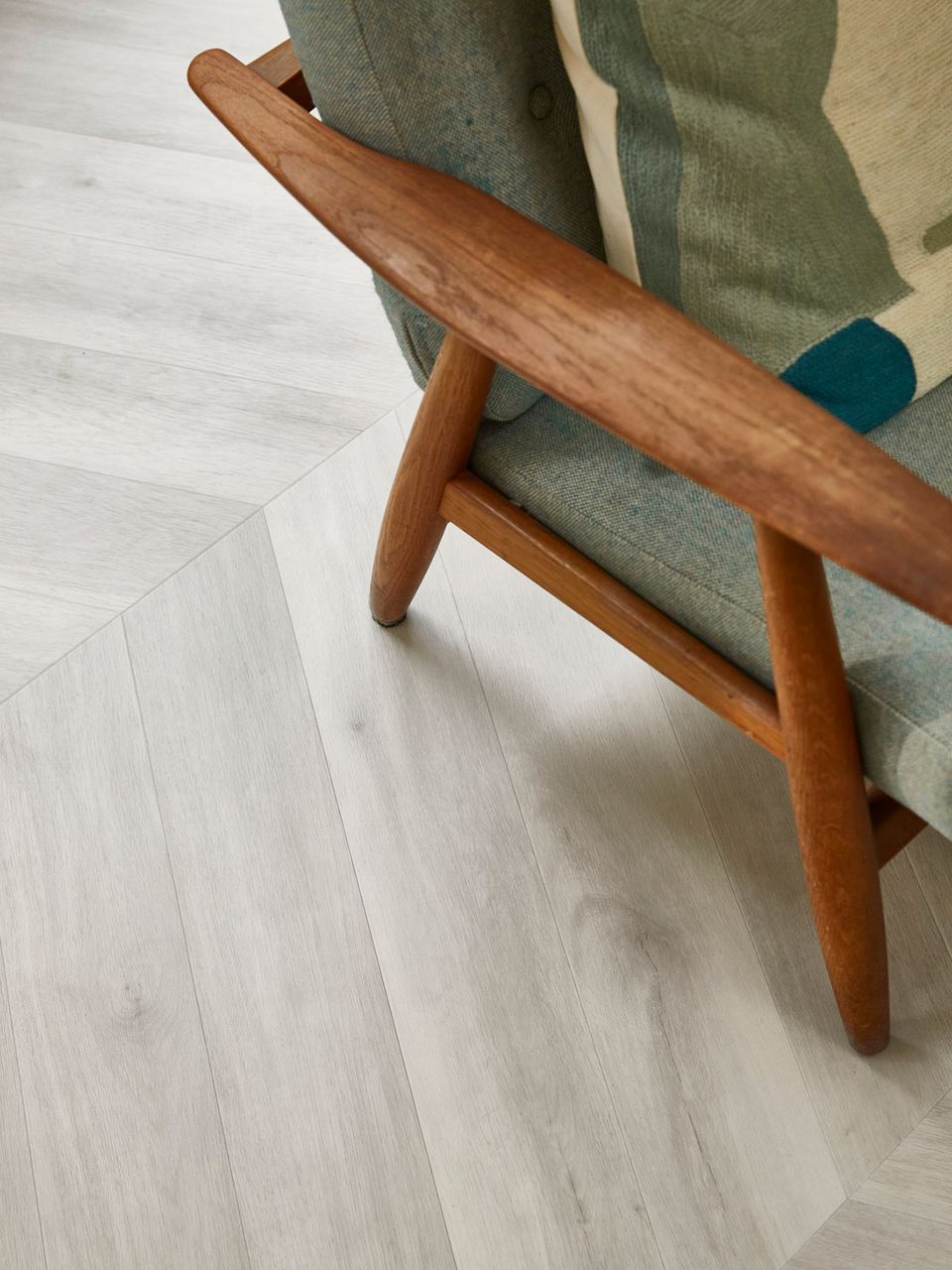Chiltern Oak AR0W8630 Premium LVT Flooring from the Amtico Signature