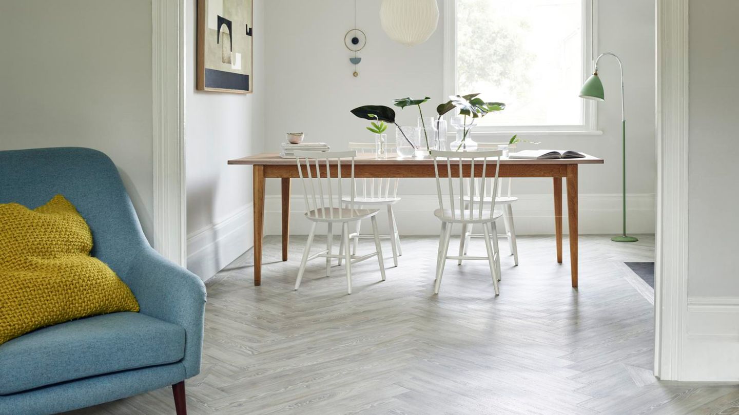 Amtico Spacia White Ash in Herringbone Plank