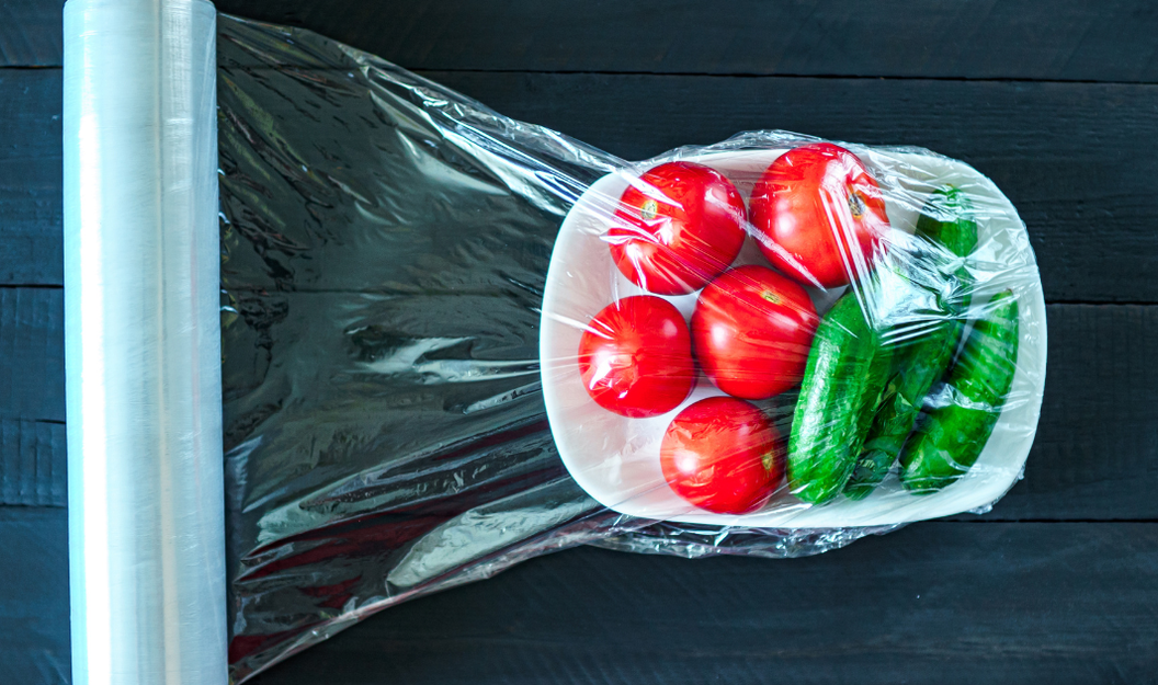 Folie verpackt Lebensmittel und hält sie frisch – mit vielen Einsatzzwecken