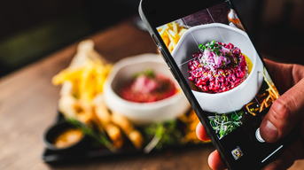 Bilder von Essen als beliebter Content in den sozialen Medien