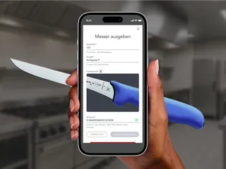 Es wird ein Smartphone gezeigt, das eine Funktion zum Scannen und Ausgeben eines Messers anzeigt.