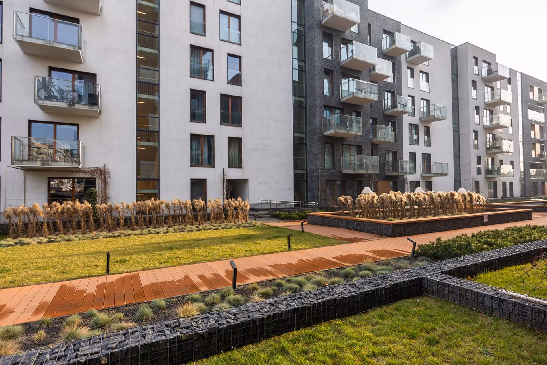 l q customer image 2