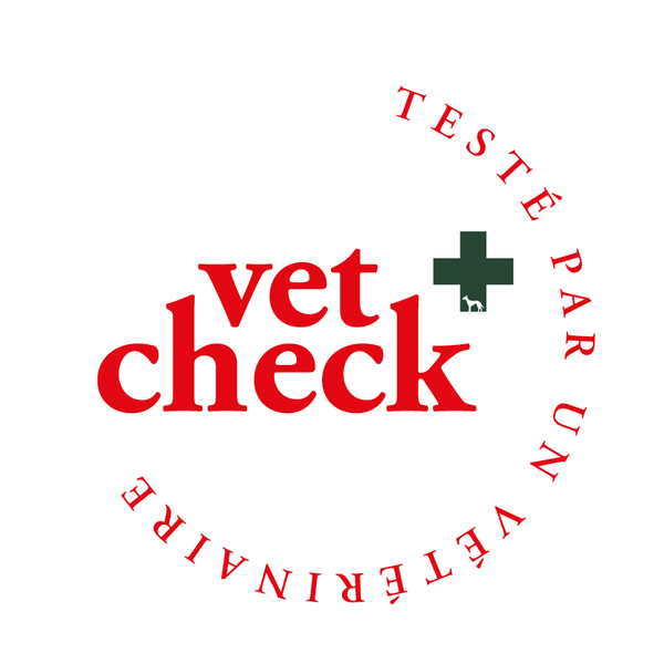Logo rond avec l’inscription « vet check » en rouge et une croix verte, entouré de l’inscription « TESTÉ PAR UN VÉTÉRINAIRE » en rouge.