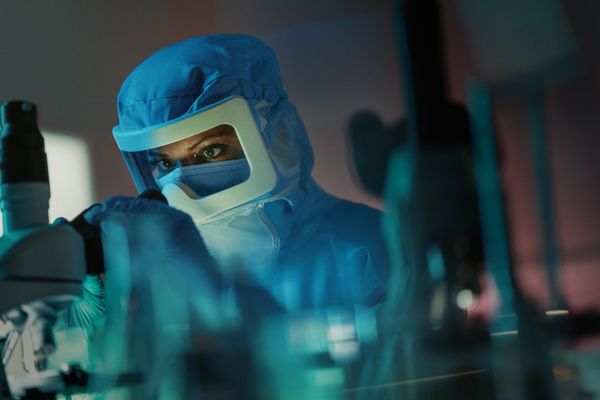 Cleanroom laboratory demonstrating Alsico contamination control solutions.