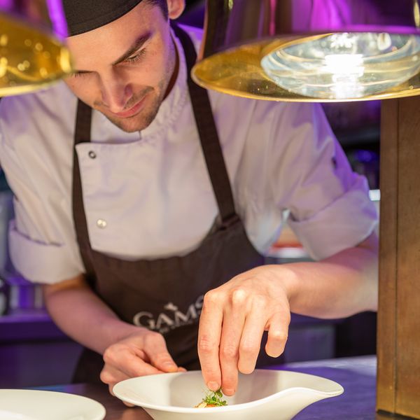 Mitarbeiter Bar im GAMS zu zweit in der Küche