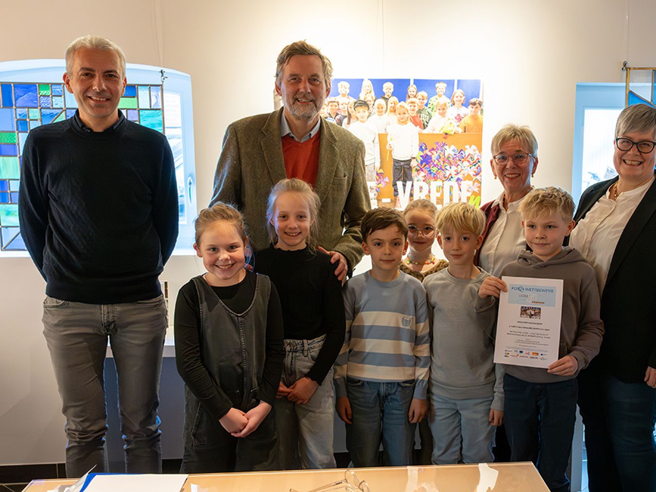 Gruppenbild der Kinder, Lehrkrädte und Organisatoren